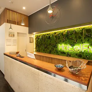 hotel-five.it-lombardy.com/